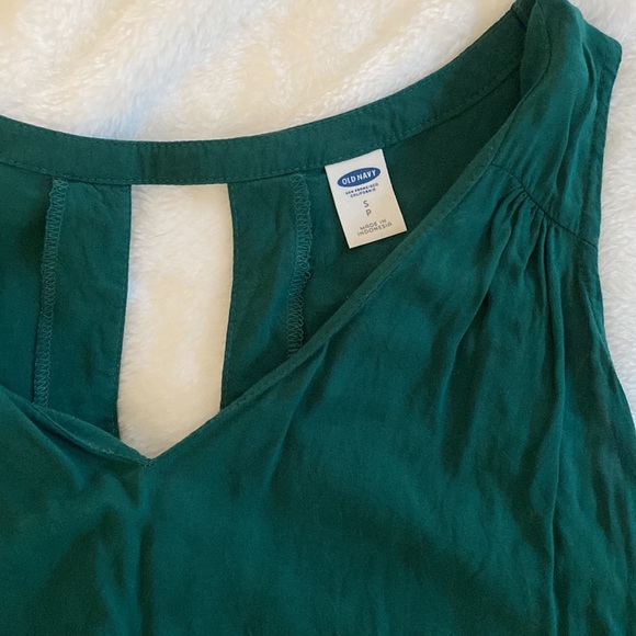 Emerald green keyhole back tank - Picture 2 of 3